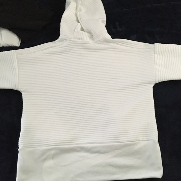 Pullover - Picture 2 of 3